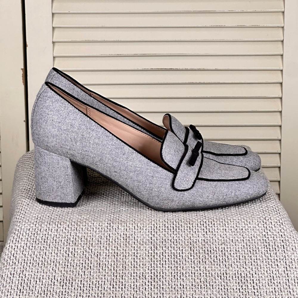 Bandolino Larkin Modern Gray Square Toe Loafer Heels Black Bow Trim Size 9 M - Picture 2 of 9